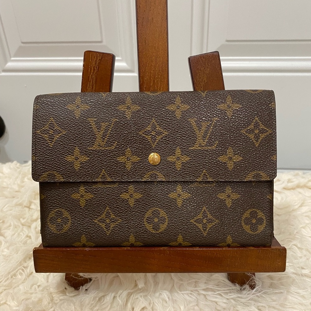 Louis Vuitton Passeport Trifold Long Wallet